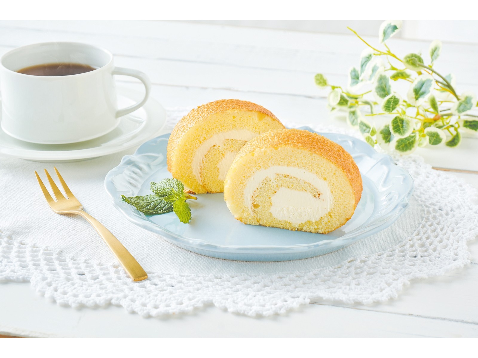 モンテール 北海道産生クリーム仕立てカステラロール 4コ入| コープ