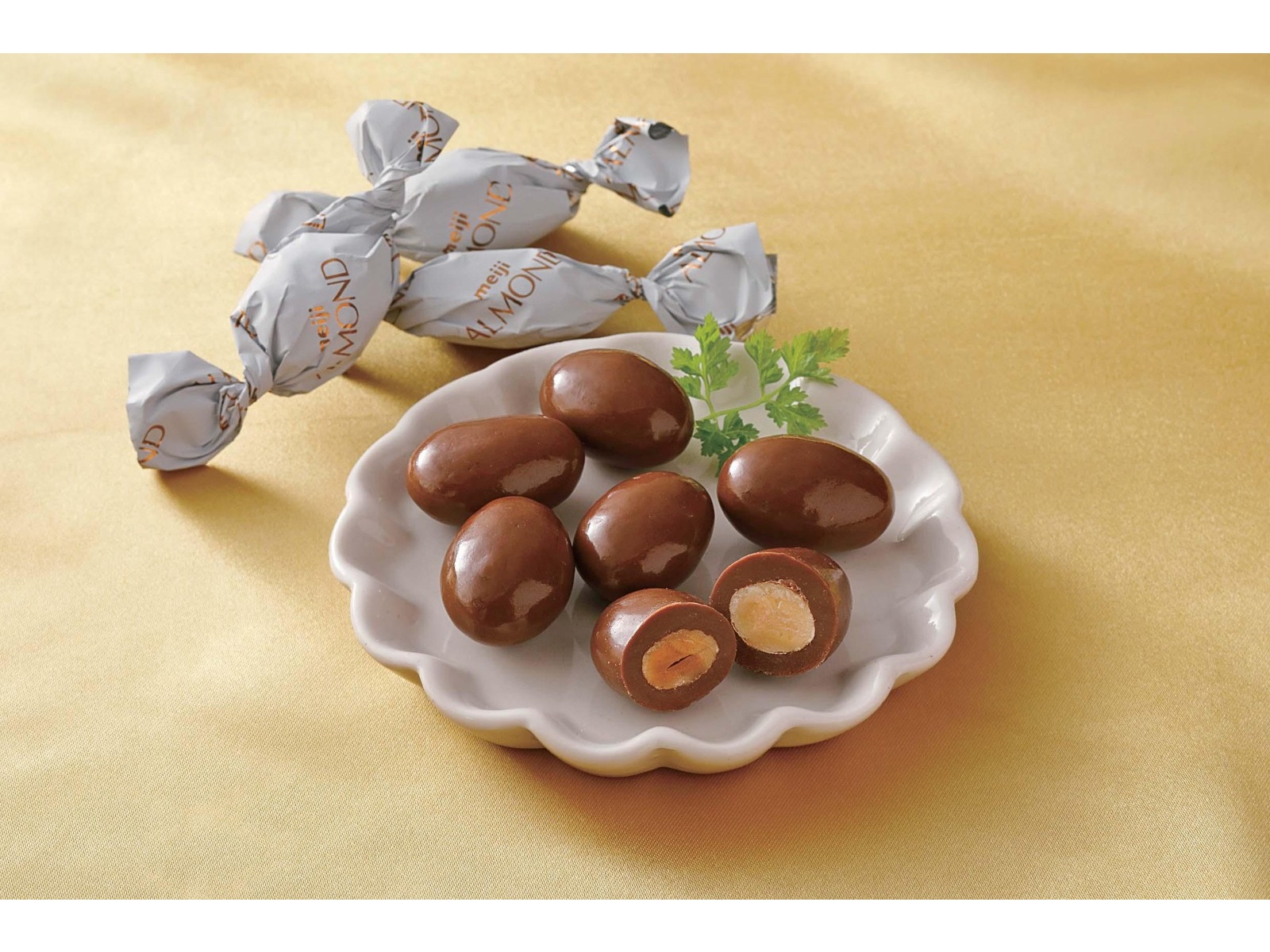 明治 アーモンドチョコレートビッグパック 151g| コープこうべネット