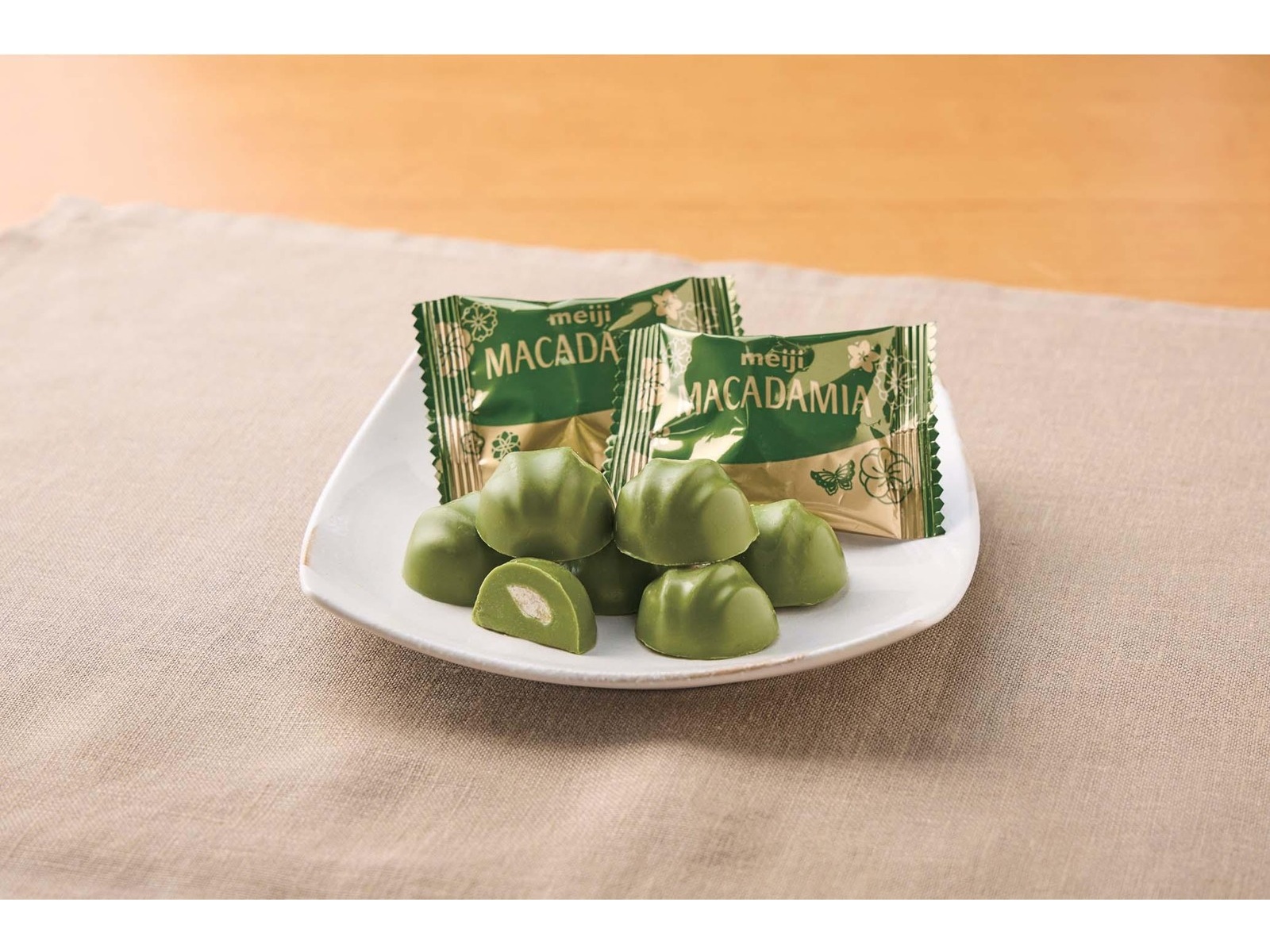 明治 マカダミアチョコレート抹茶ビッグパック 112g| コープこうべ