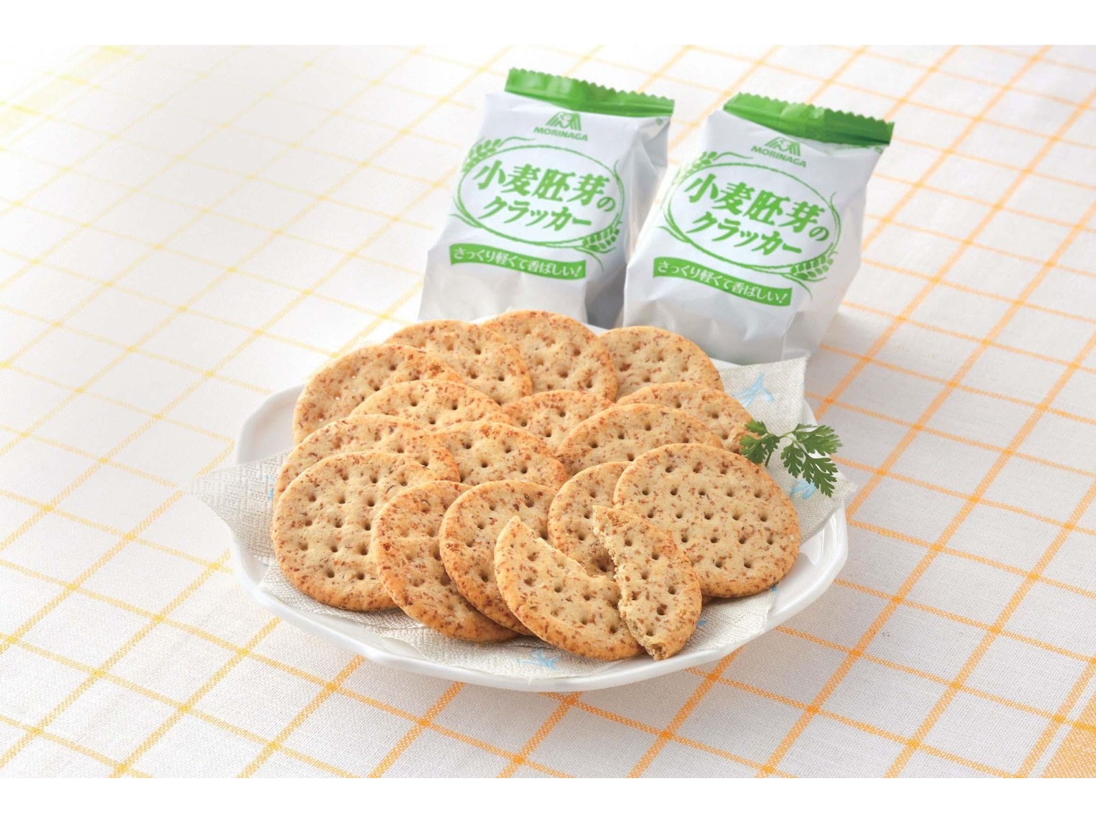 森永製菓 小麦胚芽のクラッカー 1箱（8枚×8パック入）| コープ