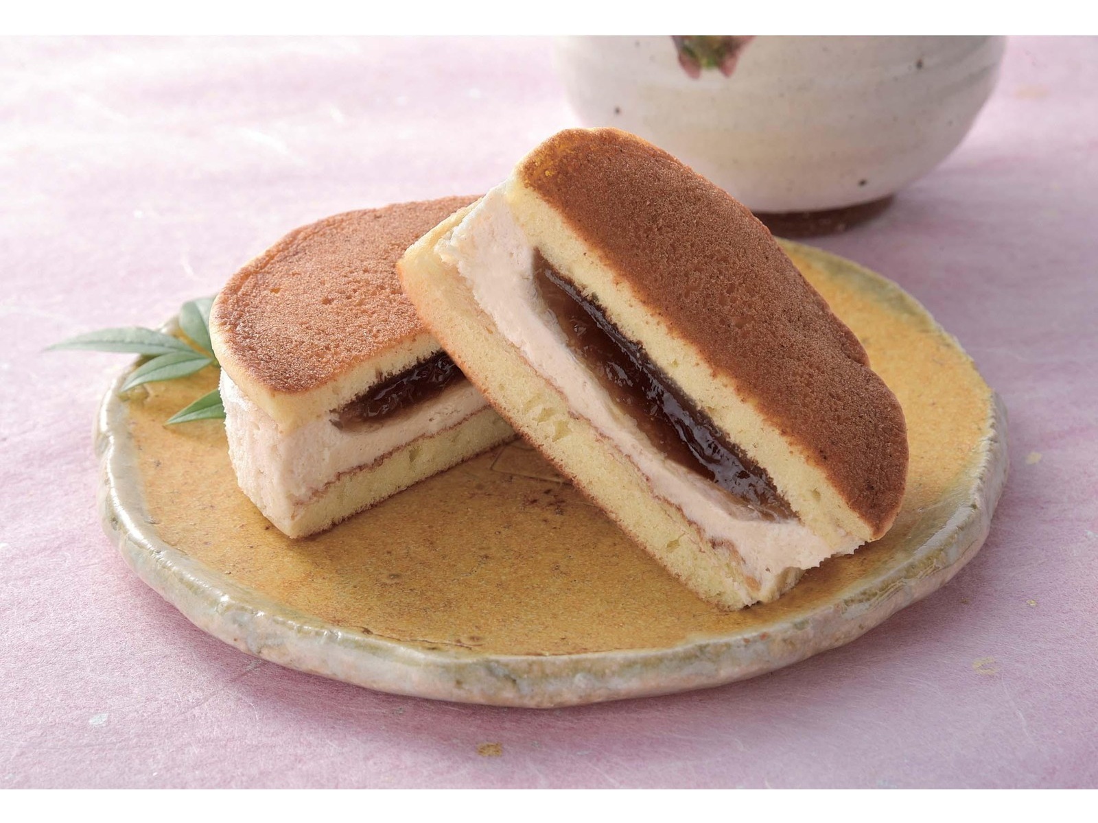 ヤマザキ クリームたっぷり生どら焼（黒みつ入りわらびもち＆きなこ