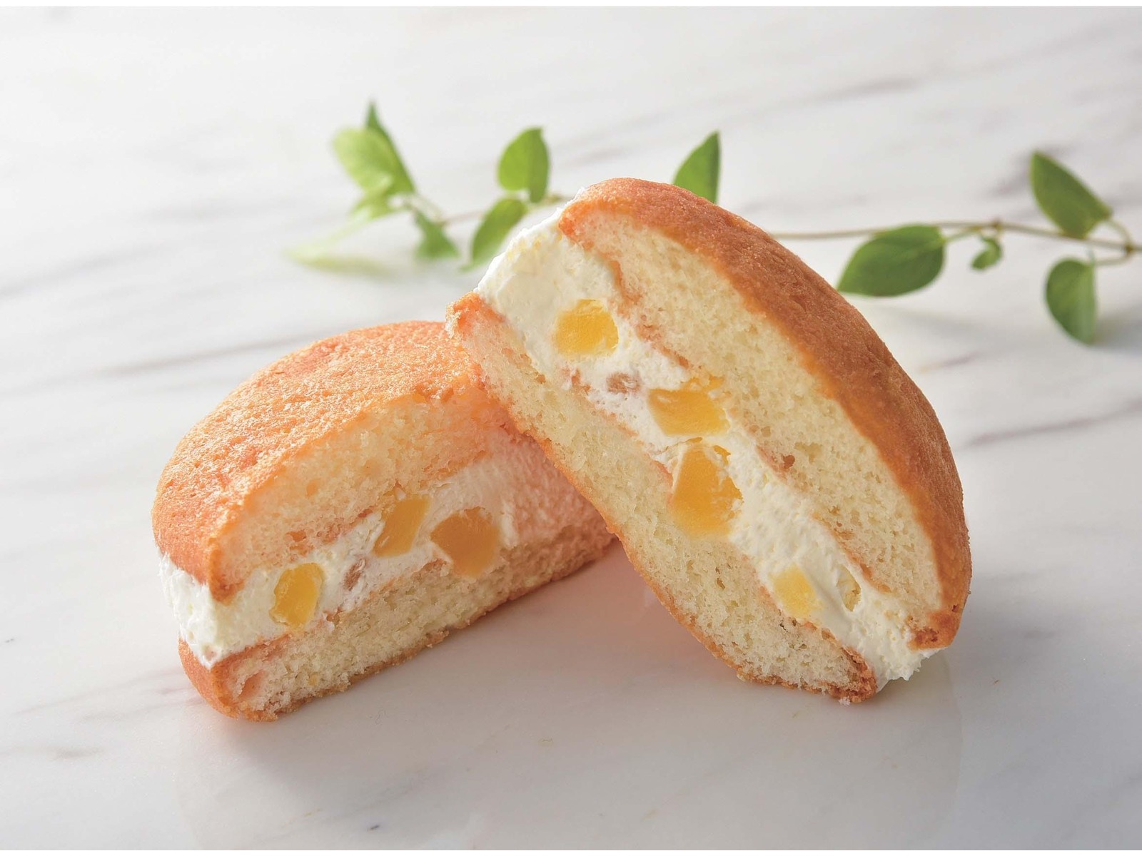 ヤマザキ クリームたっぷり生ブッセ（りんご＆カスタード） 1コ