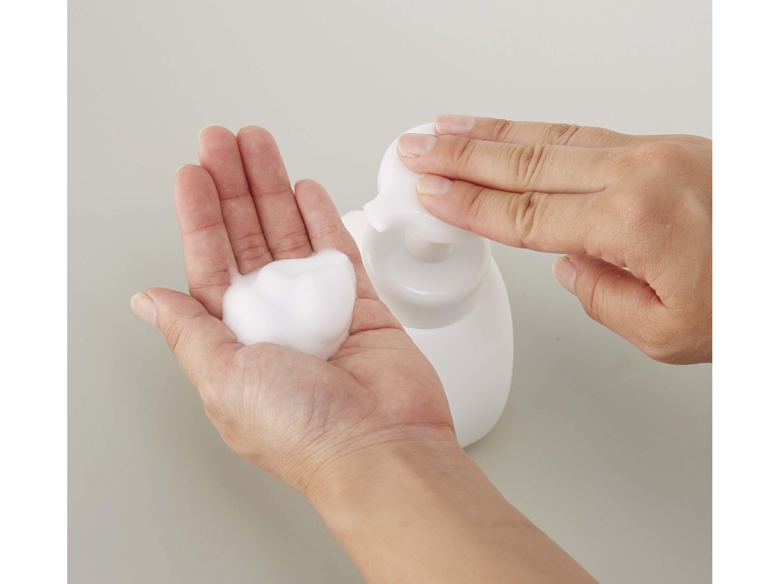 ライオン キレイキレイ 薬用泡ハンドソープつめかえ用 フルーツ