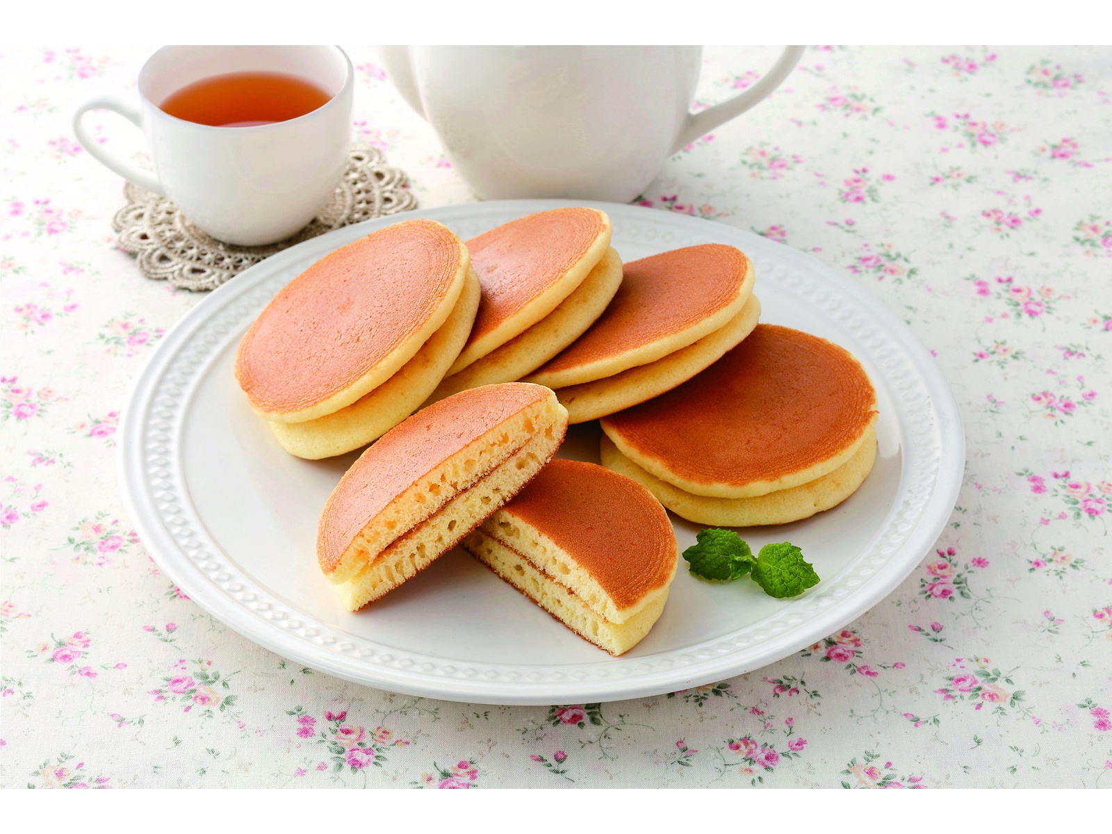 ローヤル バター風味のパンケーキ 1箱(2枚×10袋入)| コープ ローヤル バター風味のパンケーキ 1箱(2枚×10袋入)| コープ