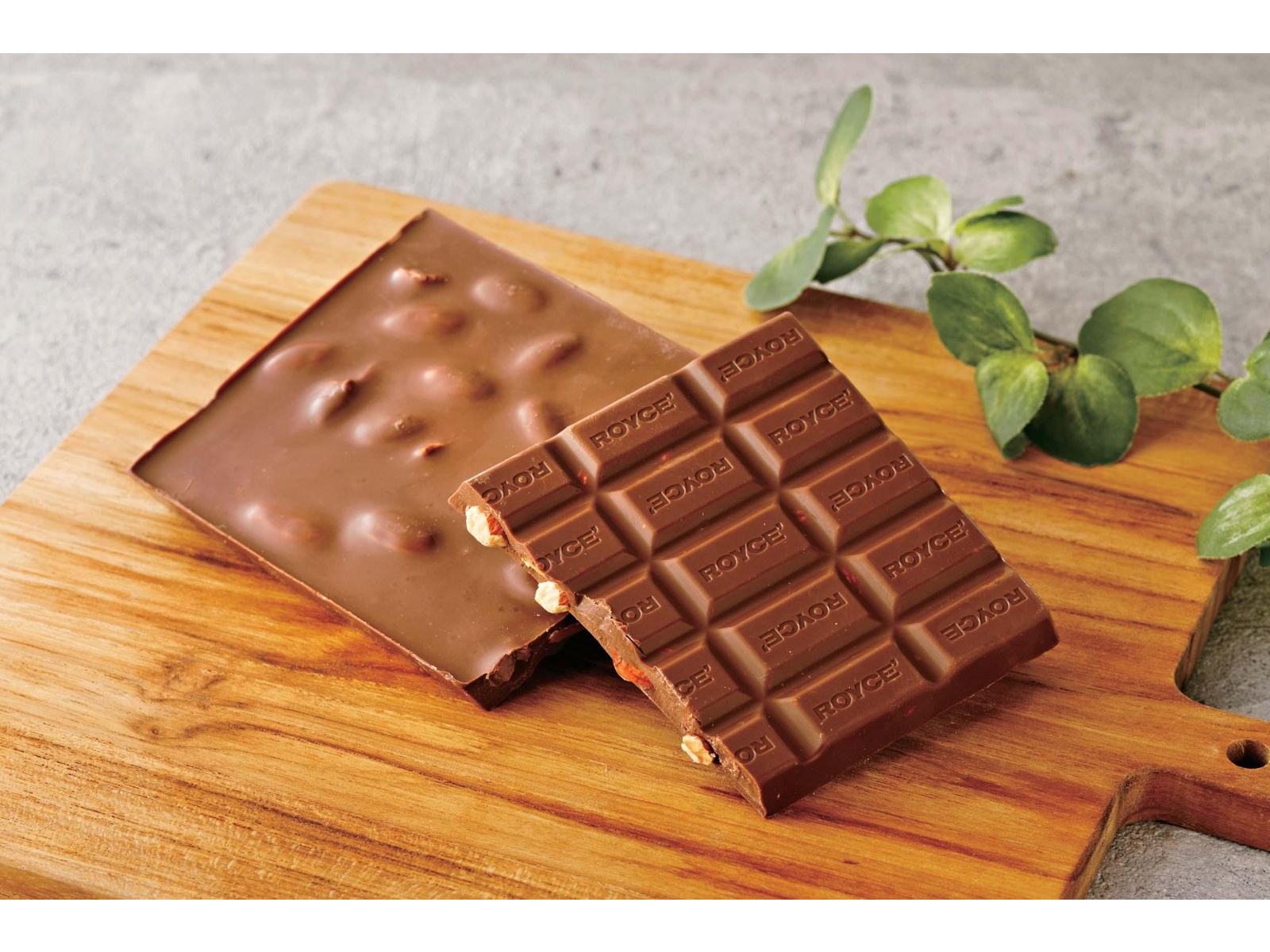 ロイズコンフェクト 板チョコレート［アーモンド入り］ 1箱（120g
