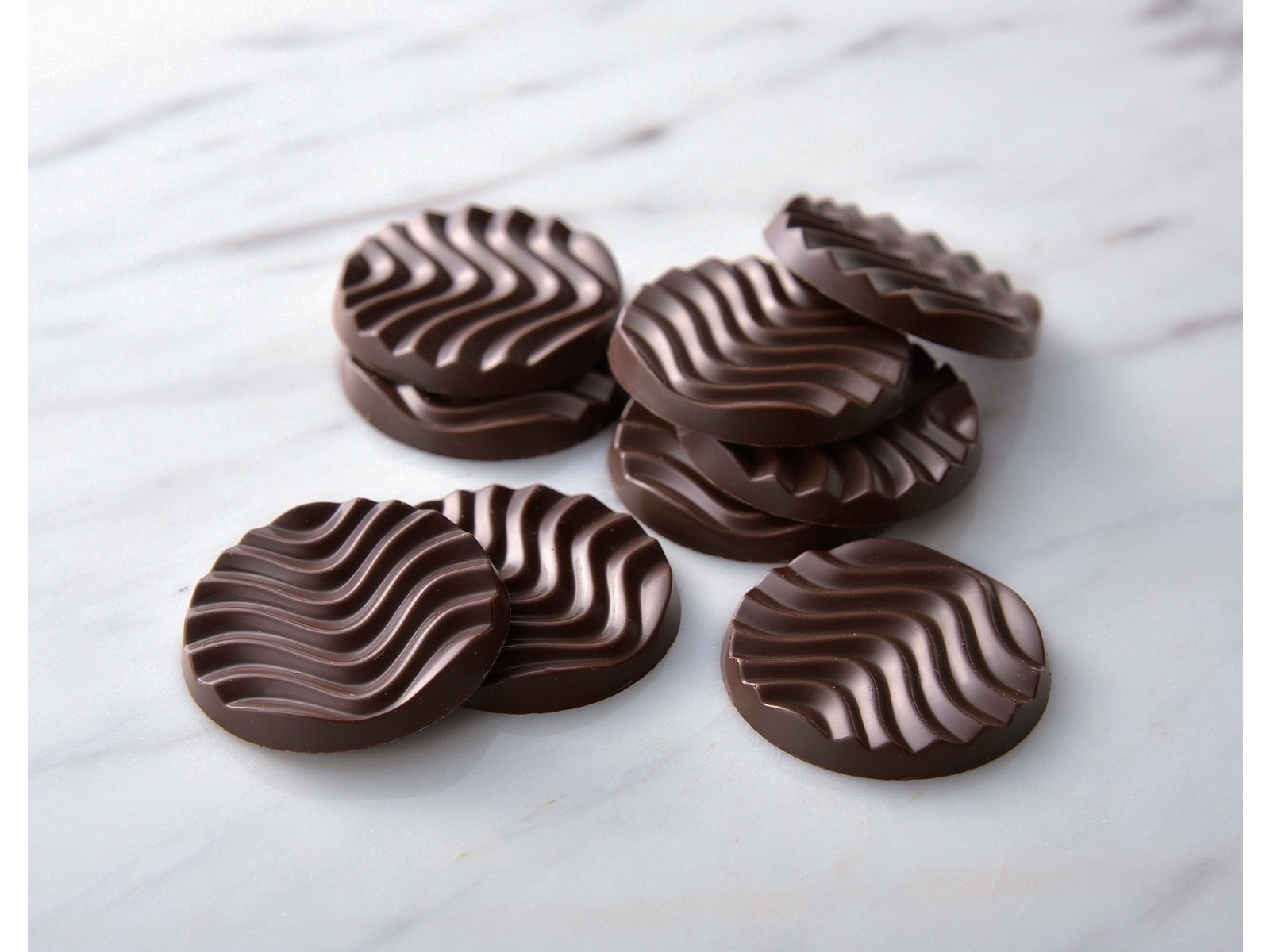 VAZチョコ バロック マキシスクエア缶 420516｜ヴェンキ｜Venchi【公式】イタリア