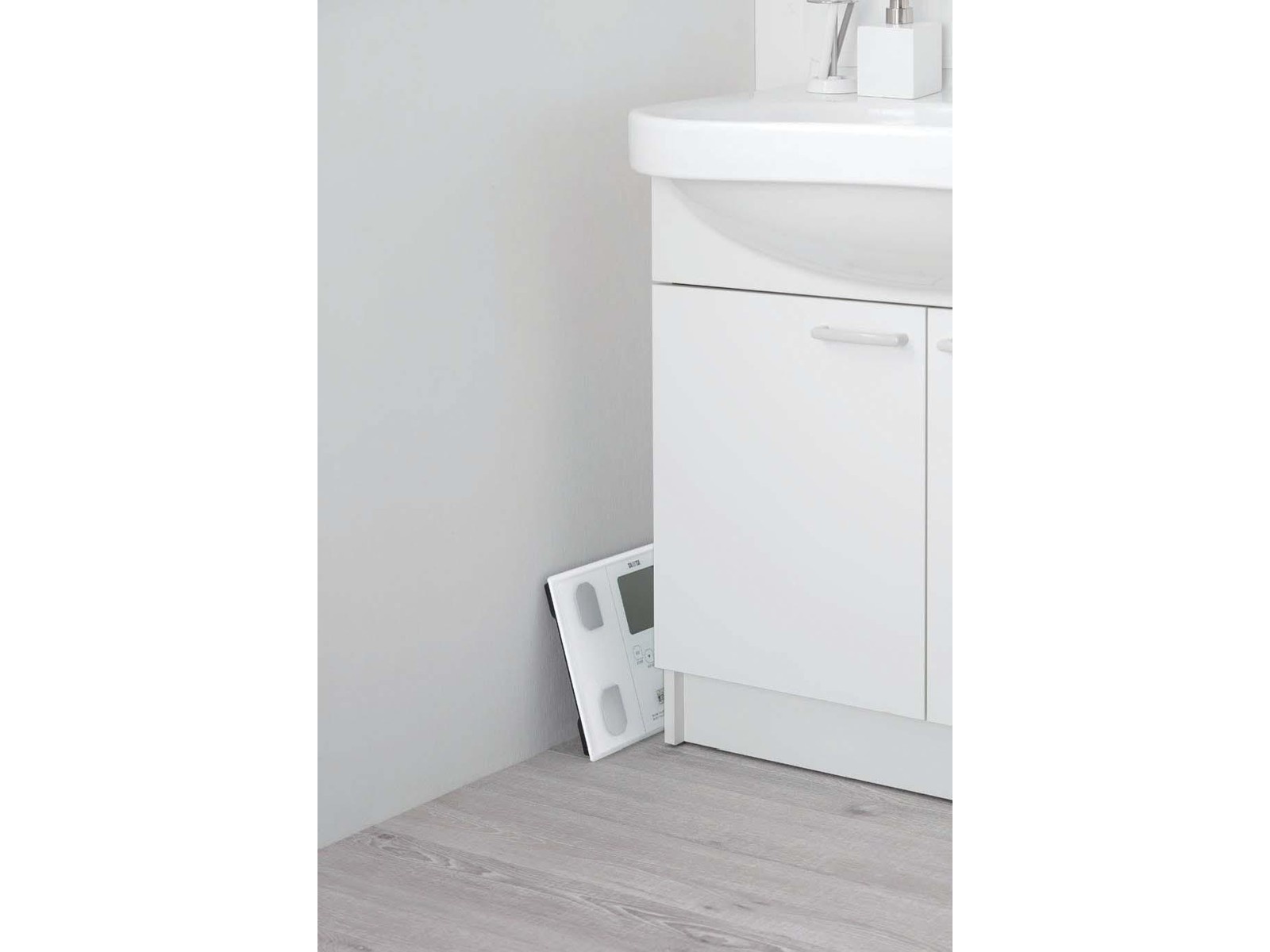 ベニベニちゃん(確認用) 晴天で、撮影日和でしたー📷😍 今日の私服の 白ワンピースに