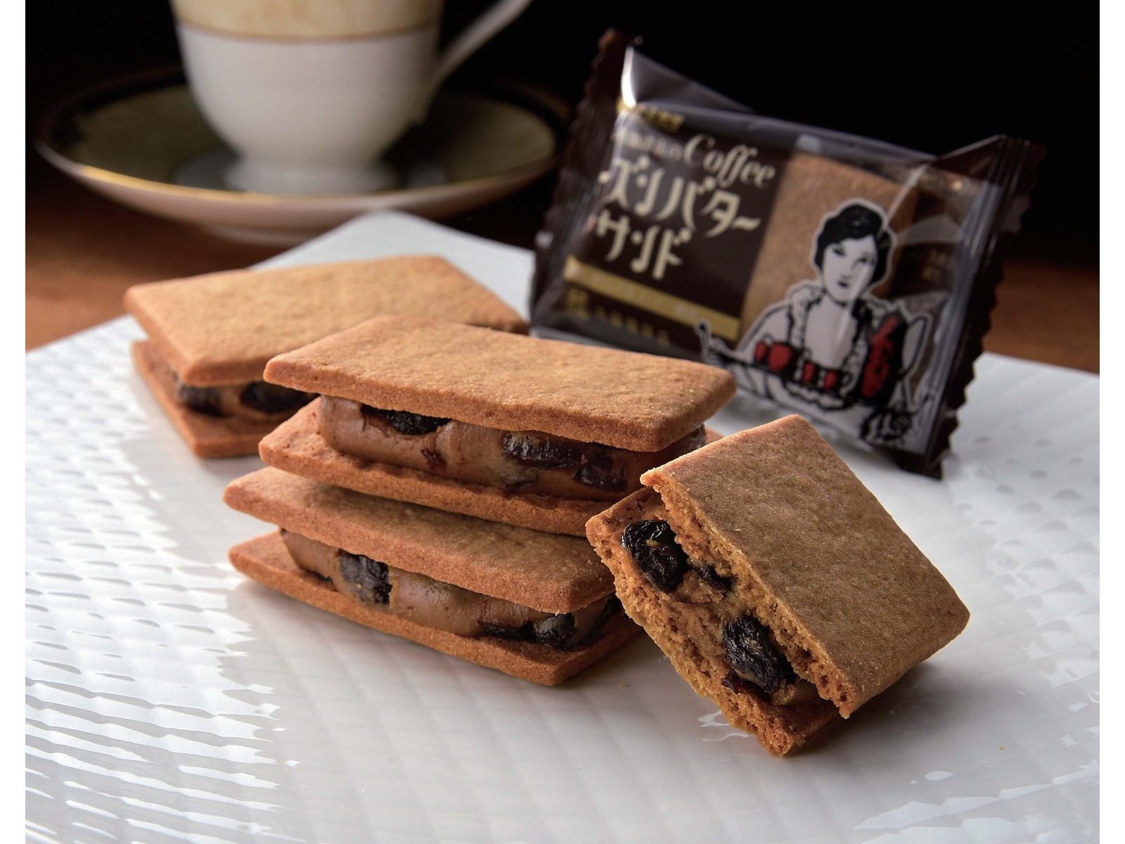 丸福珈琲店 コーヒーレーズンバターサンド 1箱（8コ入）| コープ