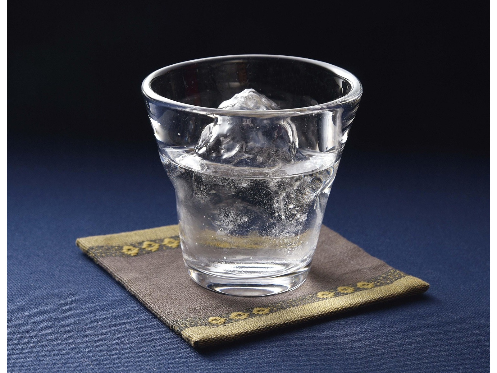 三岳酒造 薩摩焼酎 屋久島産 三岳（みたけ）25％ 900ml（瓶