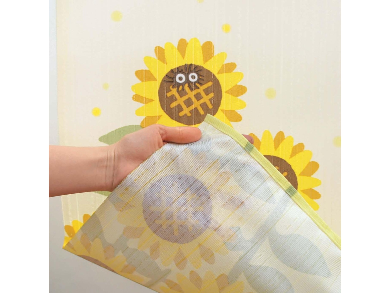 となりのトトロのれん 1枚 ひまわりとトトロ 85×90cm| コープこうべネット