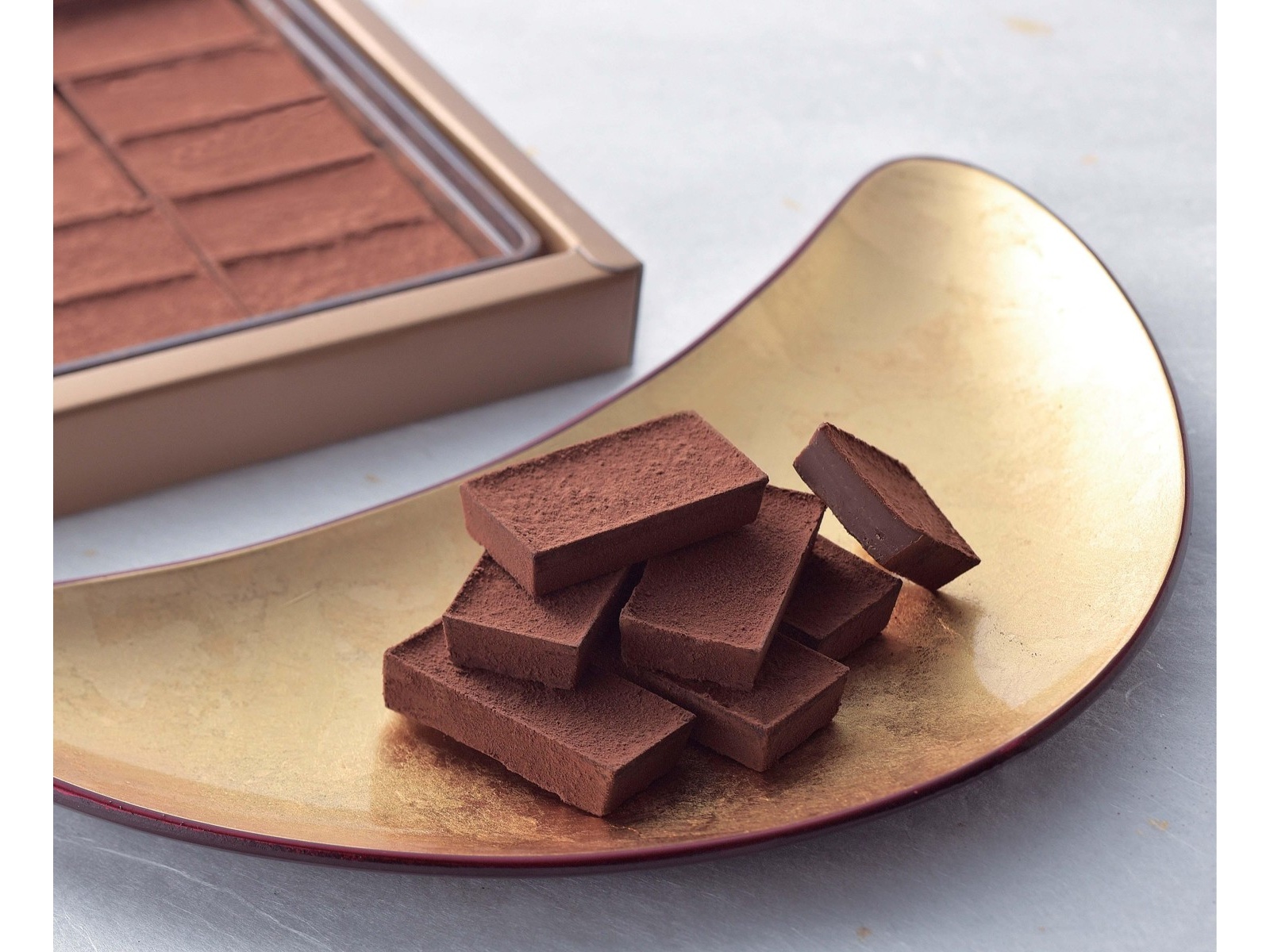 霧島酒造 黒霧島チョコレート 1箱（20コ入）| コープこうべネット