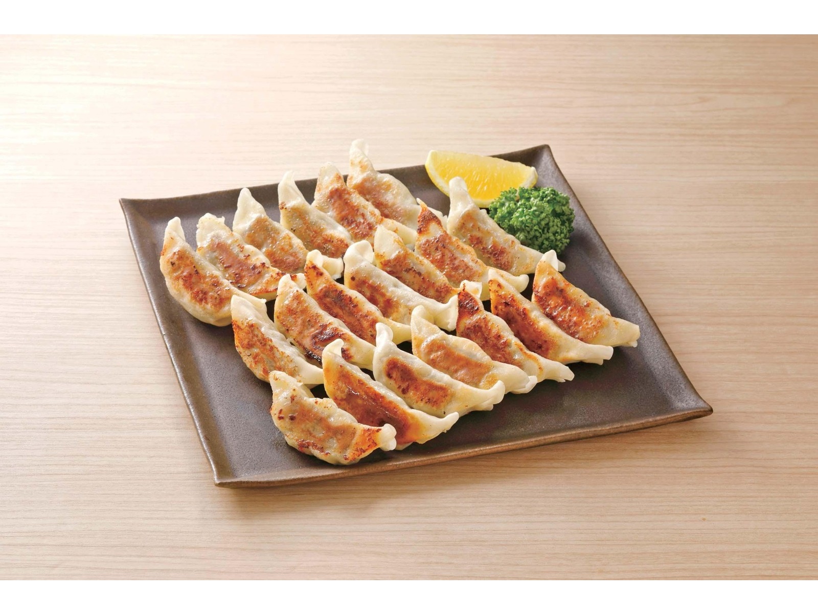 大阪王将 餃子(沖縄県恩納村で育ったもずく入り) 320g（標準20コ
