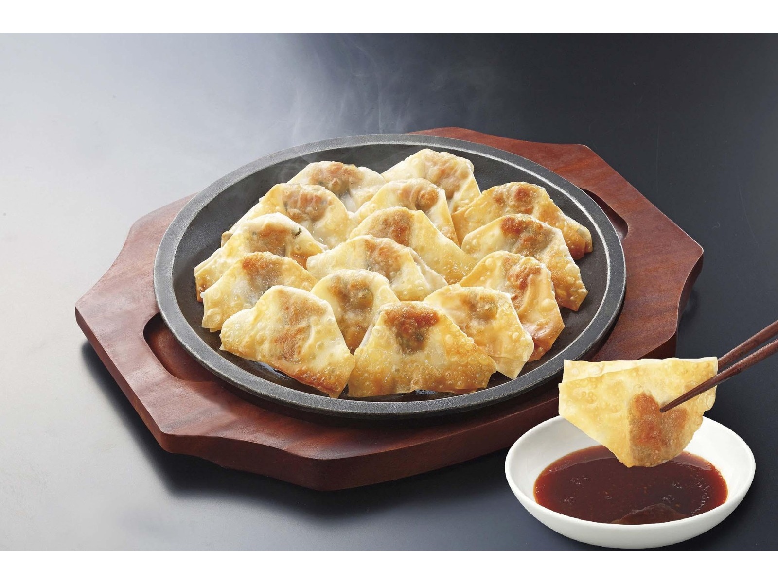 千房 パリパリ鉄板餃子（濃厚甘辛タレ付） 16コ入（164g