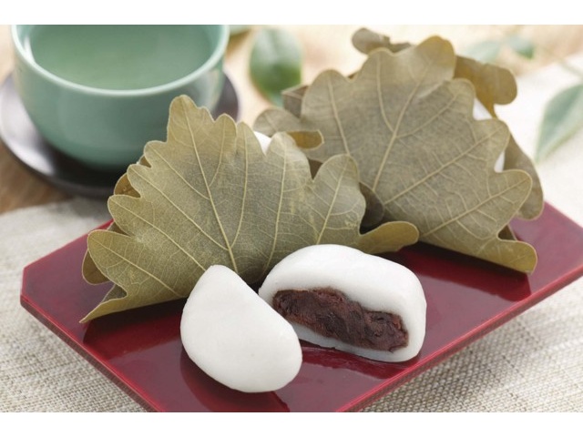 岩手阿部製粉 芽吹き屋 かしわもち 300g（6コ入）| コープこうべ