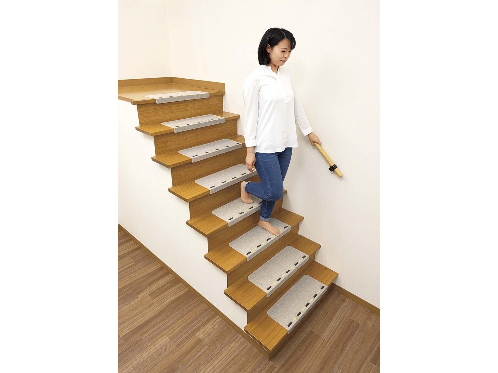 〔10個セット〕階段手すり滑り止め 『どこでもグリップ』ボール形 亜鉛合金 直径32mm シルバー シロクマ 日本製 10個セット〕階段手すり滑り止め 『どこでもグリップ』ボール形 亜鉛