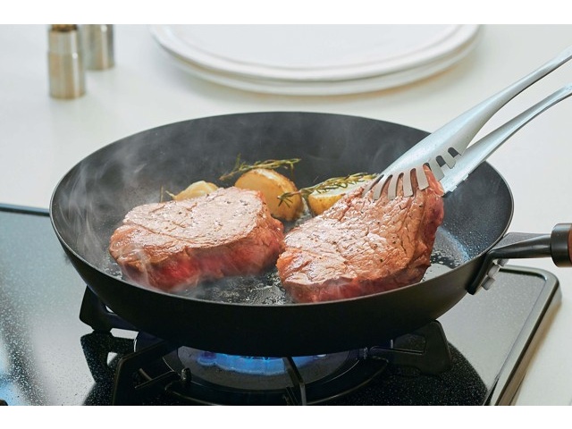 ビタクラフトジャパン 魔法の調理器具 鉄フライパン20cm NO2029 1コ