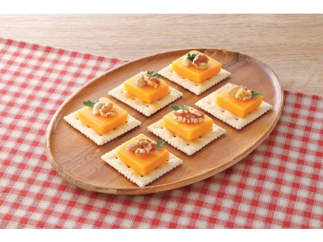 高見澤 ふぞろいのチーズたち レッドチェダー 150g| コープ
