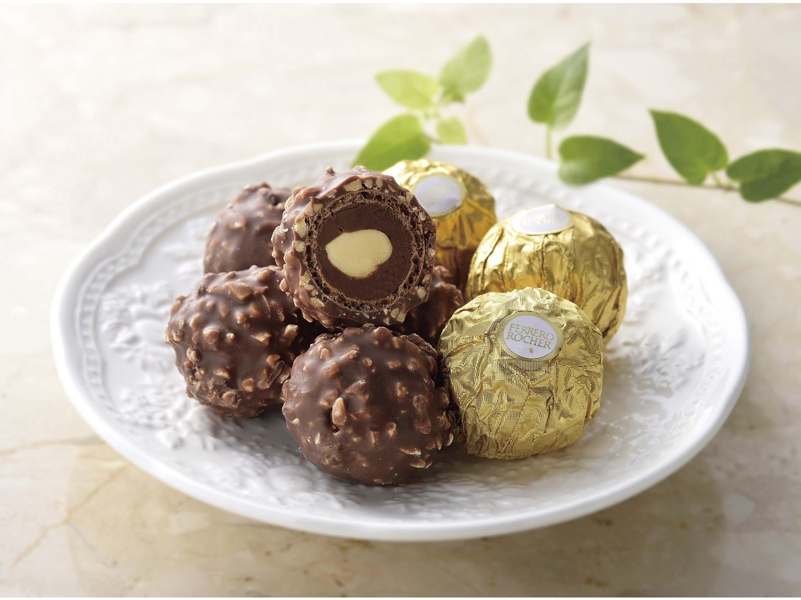 【専用】フェレロロシェ　チョコレート　30粒×6箱 Amazon.co.jp: フェレロ ロシェ(FERRERO ROCHER) T-30